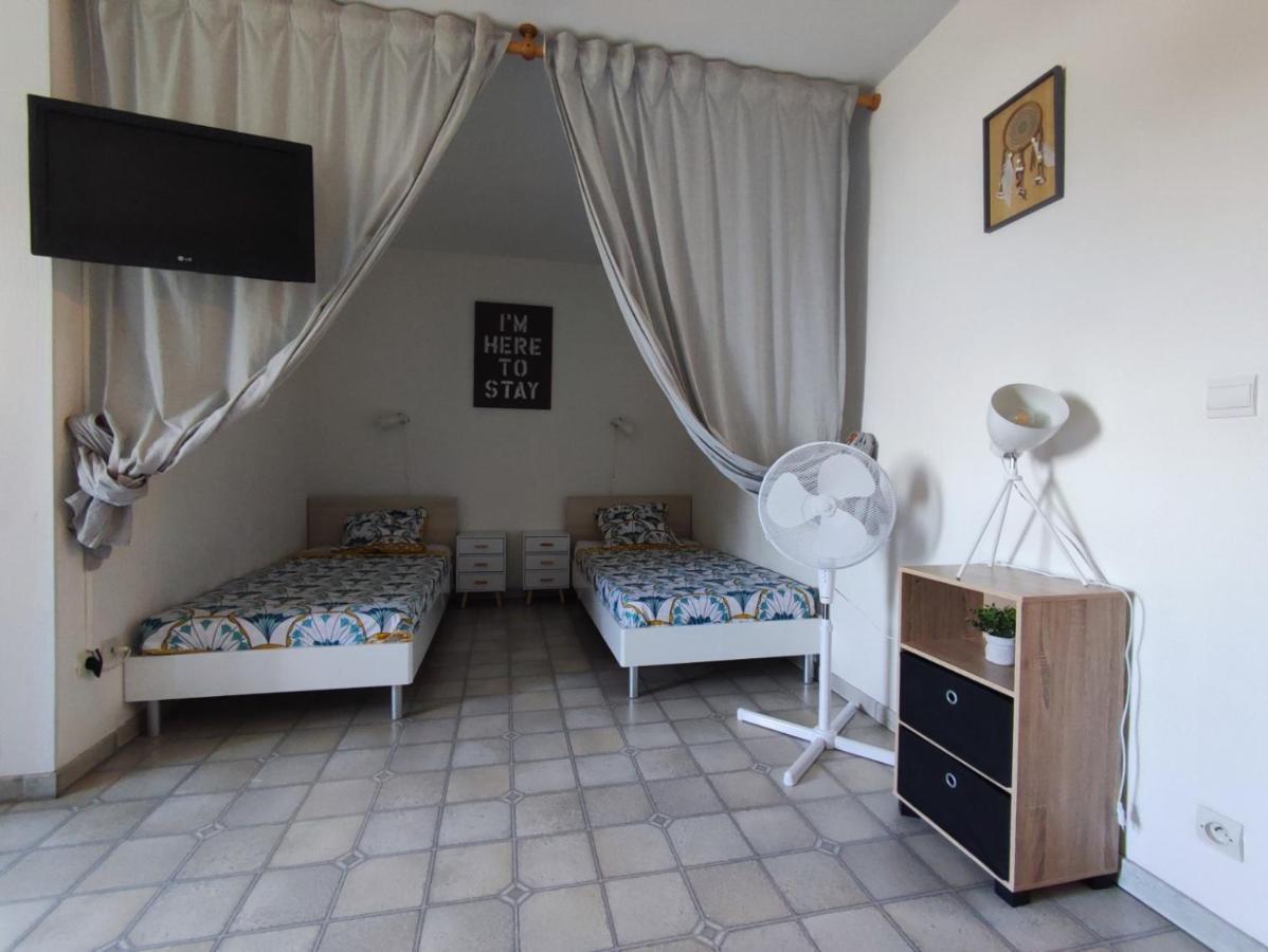 Studio Meuble Classe 2 Etoiles - 30M² Greoux-les-Bains Exterior photo